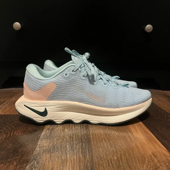 EUC Women’s Nike Motiva Walking Shoe Blue/White/Pink - Picture 2 of 11